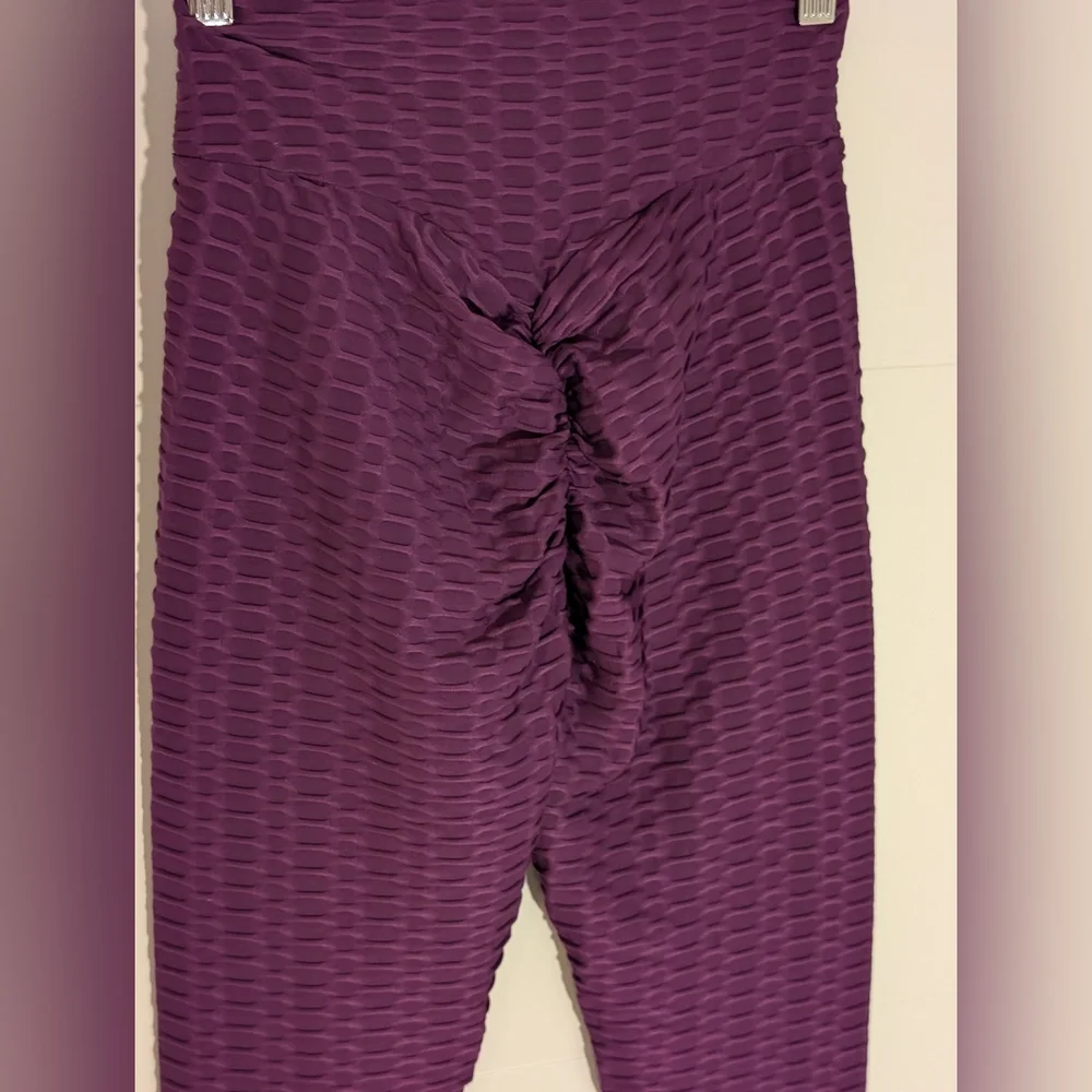 Grape Coloured Scrunch Butt Textured Leggings | Leggings Pro | Size S | NWT - Picture 5 of 9